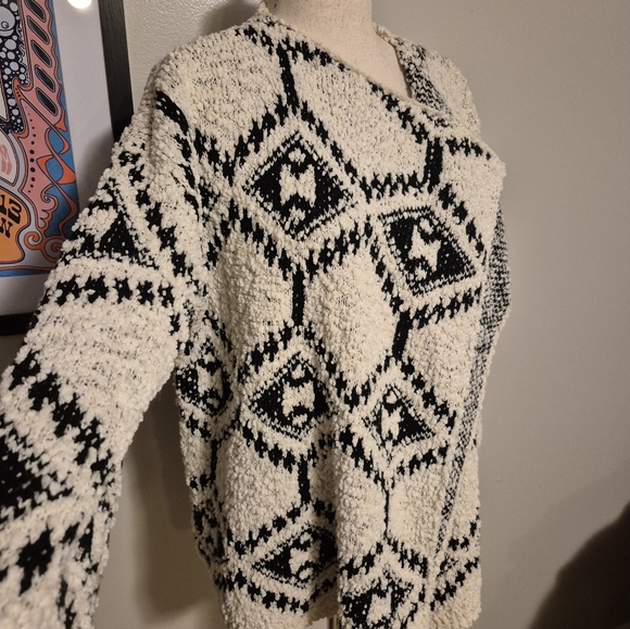 POL Boutique Cozy Black and White Patterned Cardigan Drapey Oversized S But OSFM - Picture 11 of 14